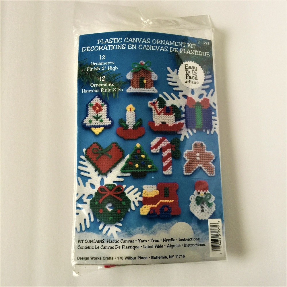 Design Works Plastic Canvas Christmas Ornament Kit